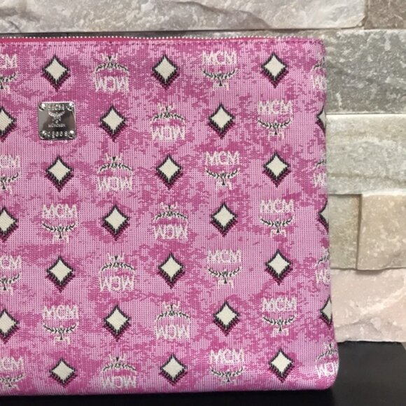 MCM Portuna Medium Pouch - Picture 7 of 11